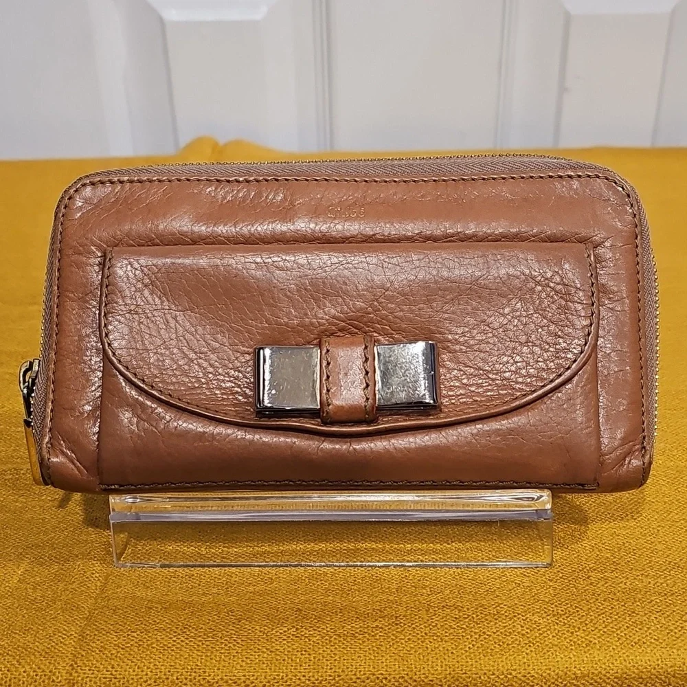 Chloe Lily Long Wallet Brown Calf Leather Zip Around Authentic EUC